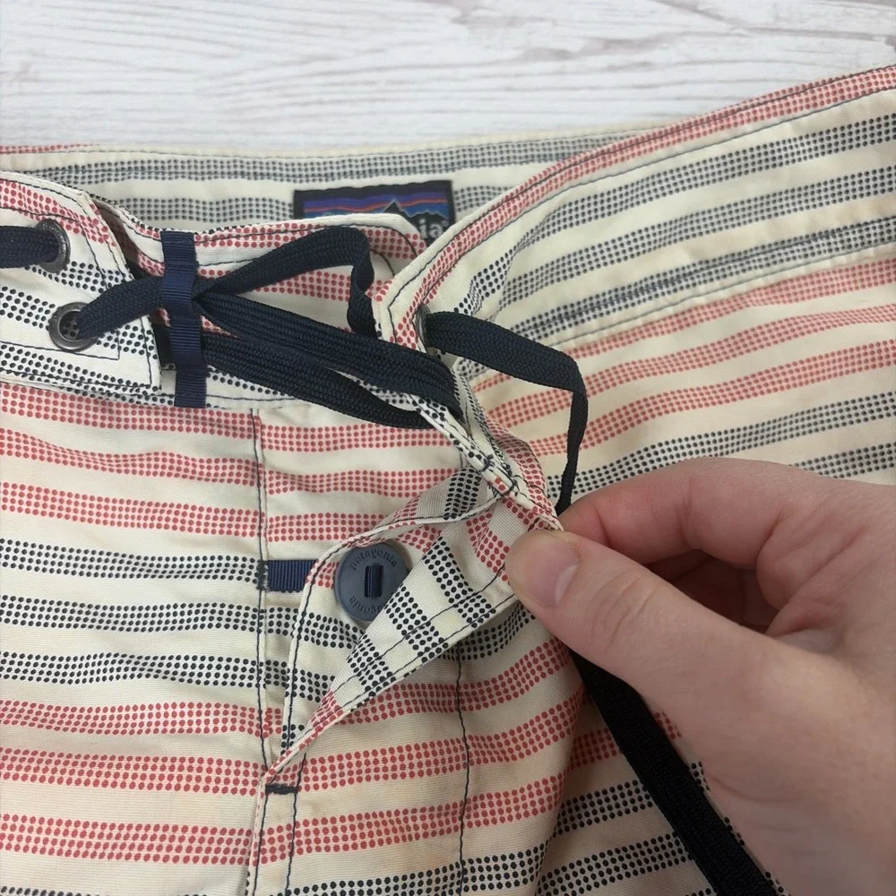 Patagonia Wavefarer Boardshorts Men's Red White Blue Stripe Stretch Drawstring
